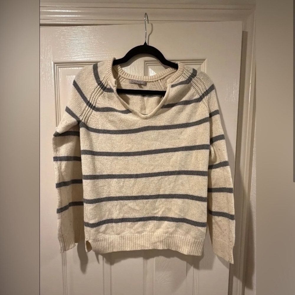 GAP Cream & Gray Striped Crew Neck Sweater Women’s XS | Casual Knit Pullover